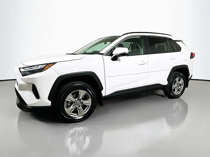 2023 Toyota RAV4 XLE photo 1