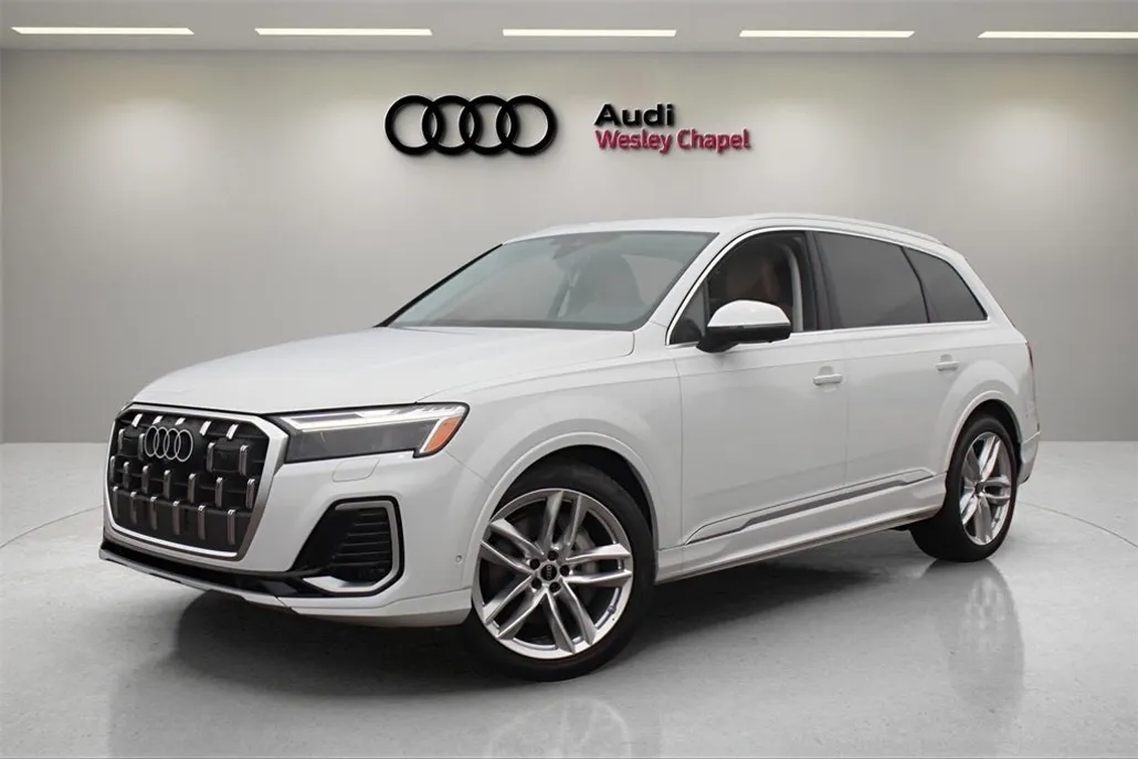 2025 Audi Q7 55 Premium Plus photo 1