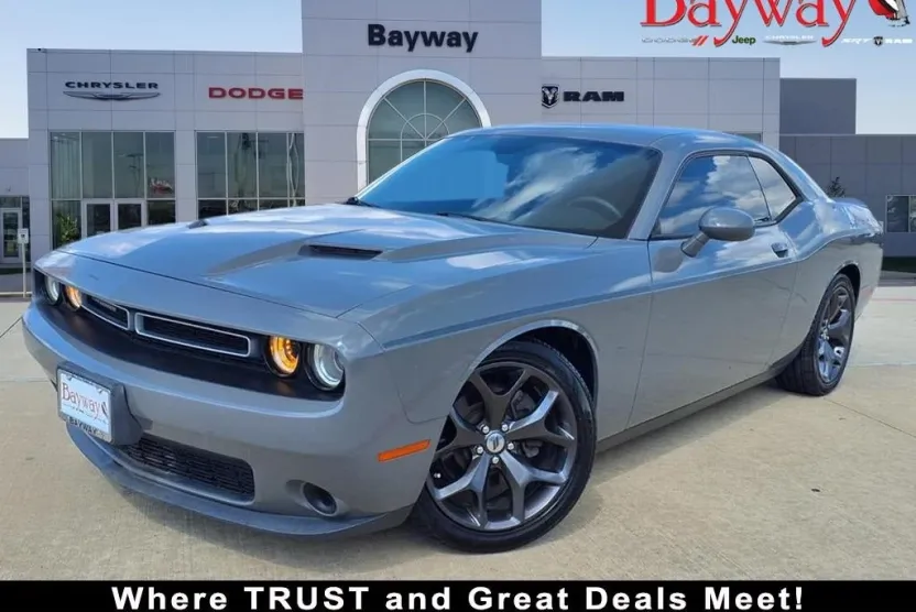 2018 Dodge Challenger SXT photo 1