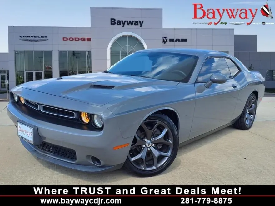 2018 Dodge Challenger SXT photo 1