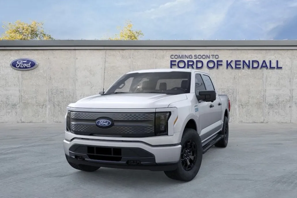 2025 Ford F-150 Lightning XLT photo 1