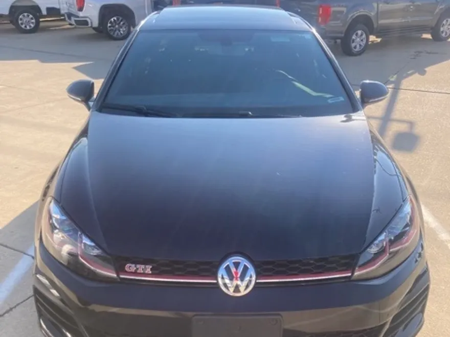 2019 Volkswagen Golf GTI SE photo 1