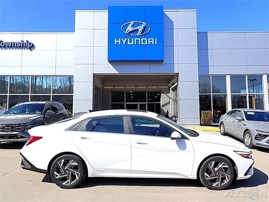 2025 Hyundai Elantra SEL Convenience photo 1