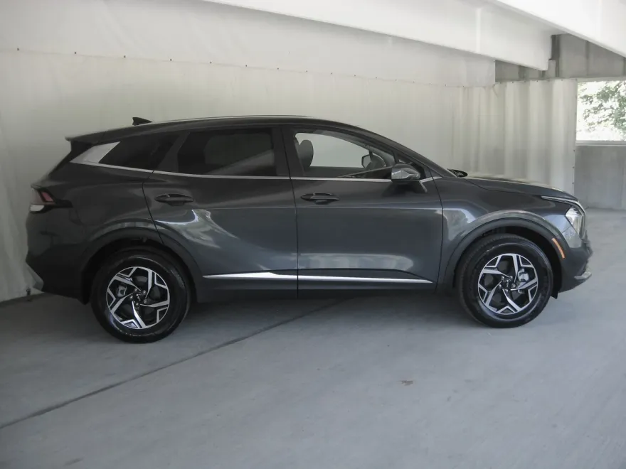 2023 Kia Sportage LX photo 2