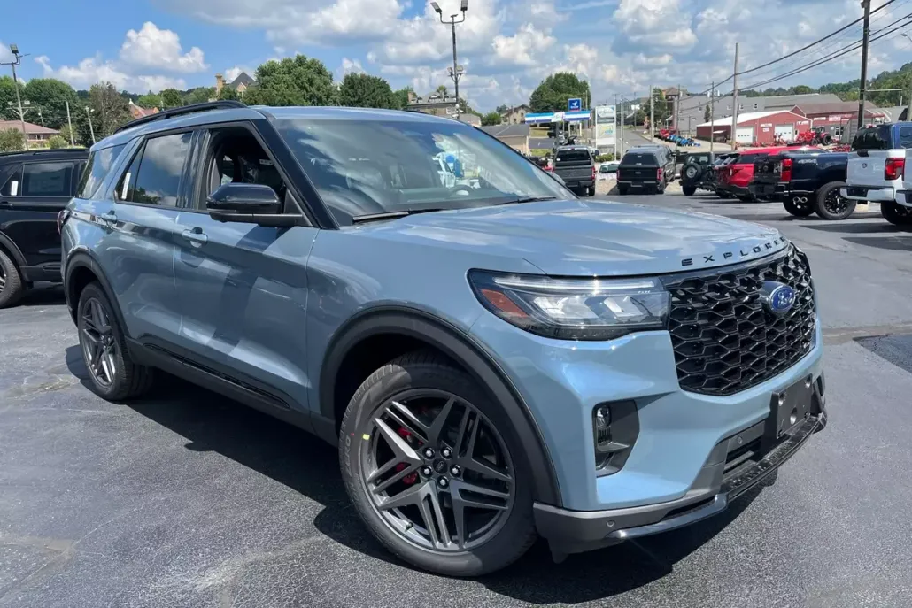 2025 Ford Explorer ST photo 1