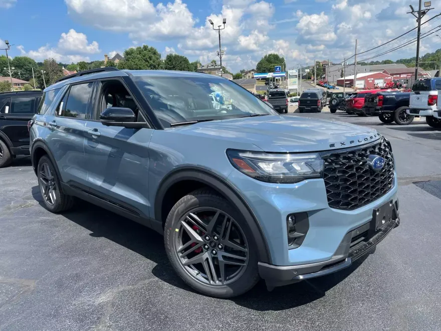 2025 Ford Explorer ST photo 1