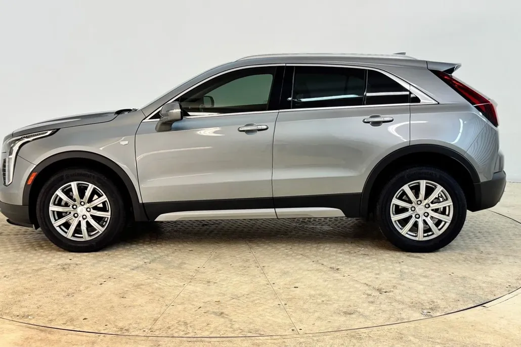 2023 Cadillac XT4 Premium Luxury photo 1