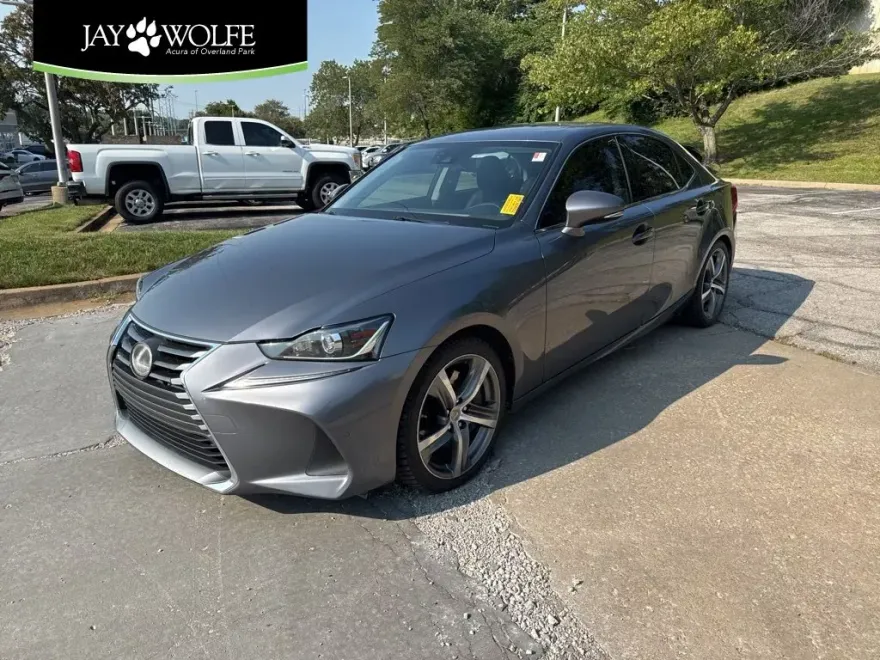 2017 Lexus IS 300 photo 1