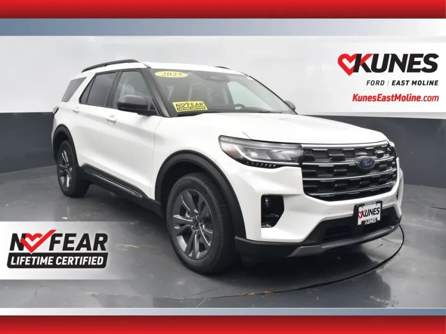 2025 Ford Explorer photo 1