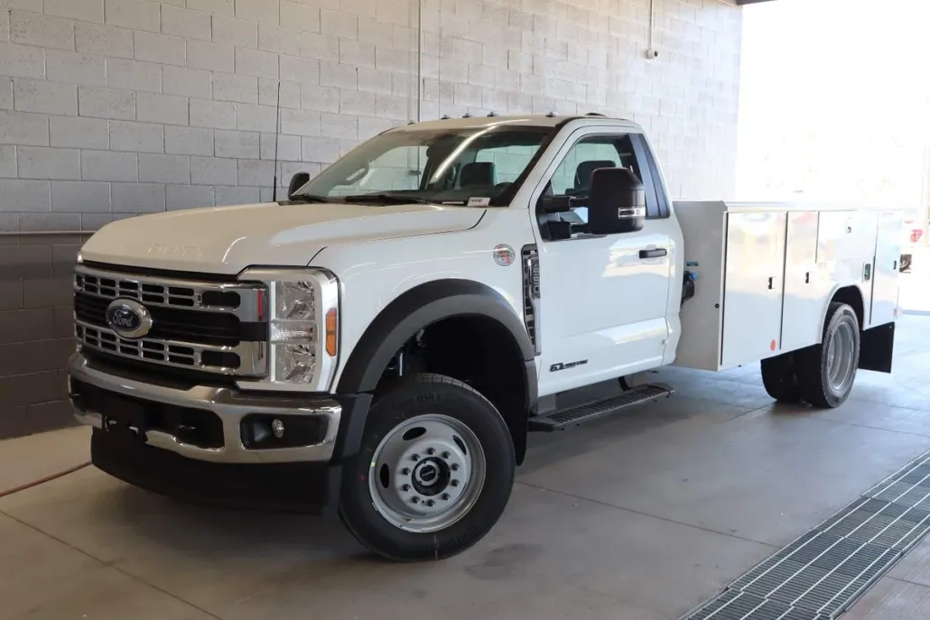 2025 Ford F-550 photo 1