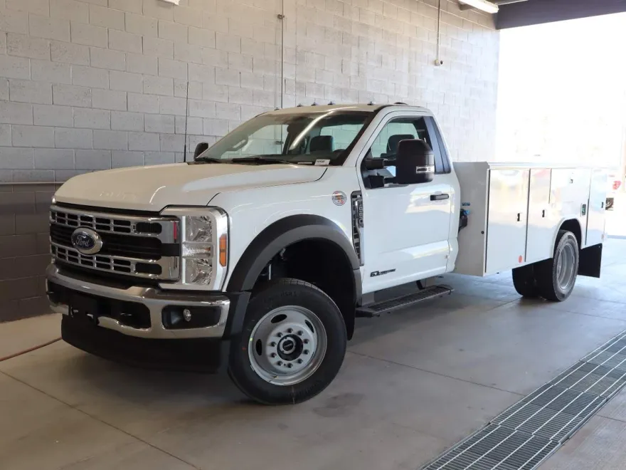 2025 Ford F-550 photo 1