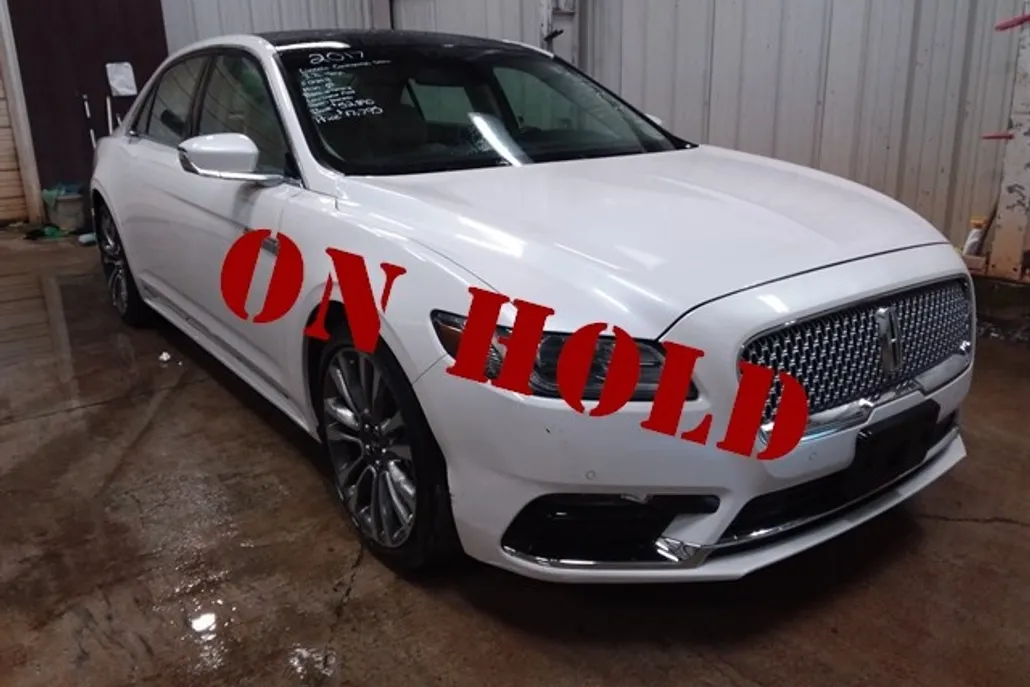 2017 Lincoln Continental Select photo 1
