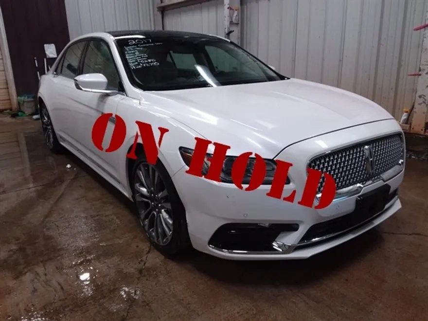 2017 Lincoln Continental Select photo 1