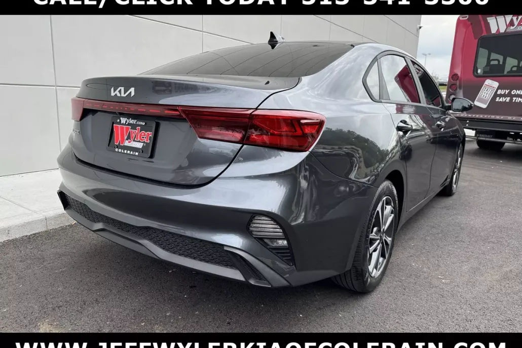 2023 Kia Forte LXS photo 1