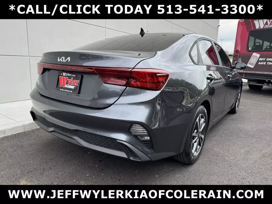 2023 Kia Forte LXS photo 1