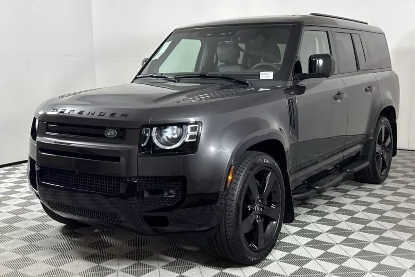 2025 Land Rover Defender 130 X-Dynamic SE photo 1