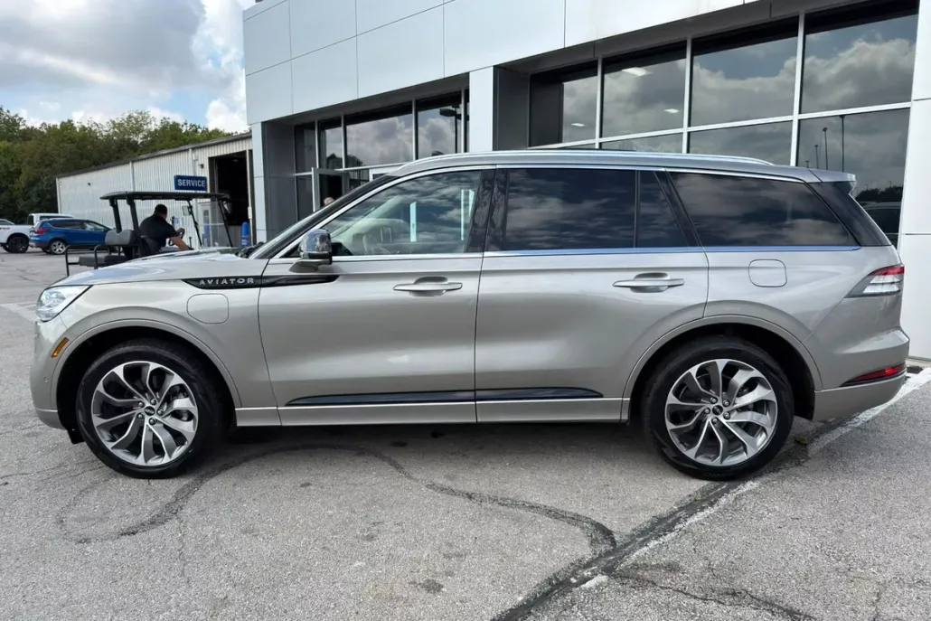 2023 Lincoln Aviator Grand Touring photo 1