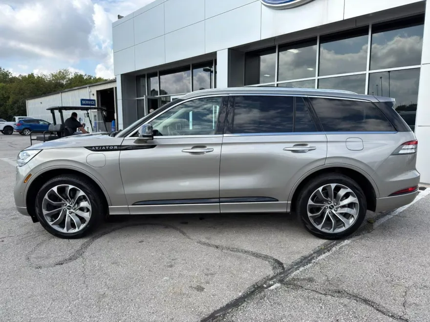 2023 Lincoln Aviator Grand Touring photo 1