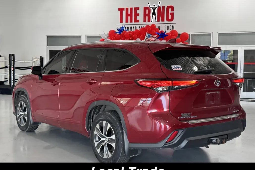 2020 Toyota Highlander XLE photo 1