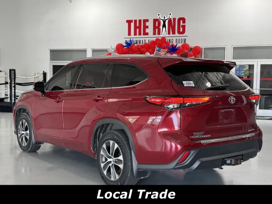 2020 Toyota Highlander XLE photo 1