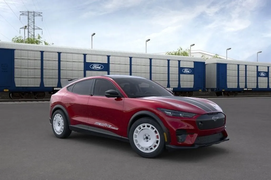 2025 Ford Mustang Mach-E GT photo 1