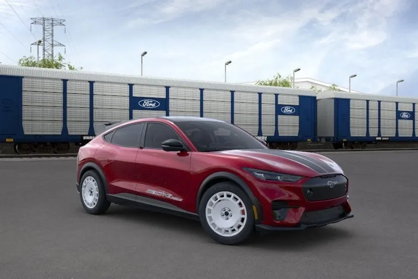 2025 Ford Mustang Mach-E GT photo 1