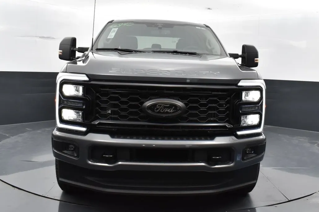 2025 Ford F-350 XLT photo 1