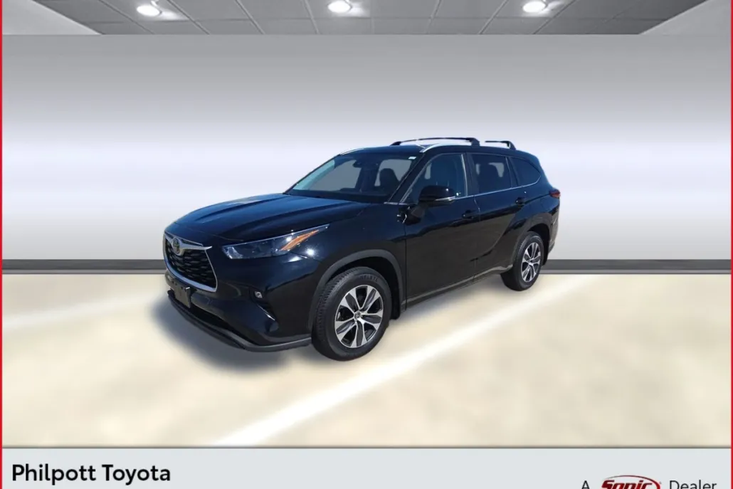 2023 Toyota Highlander XLE photo 1