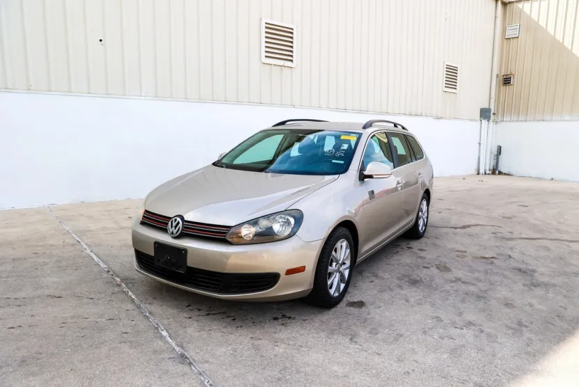 2013 Volkswagen Jetta SportWagen SE photo 1