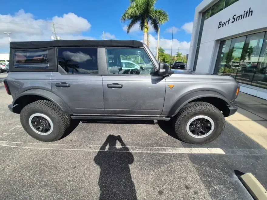 2022 Ford Bronco Badlands photo 1