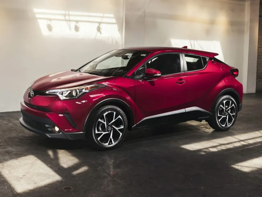 2019 Toyota C-HR LE photo 1