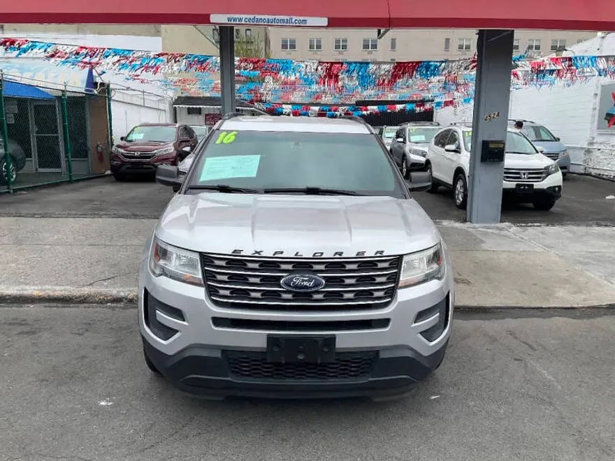 2016 Ford Explorer Base photo 1
