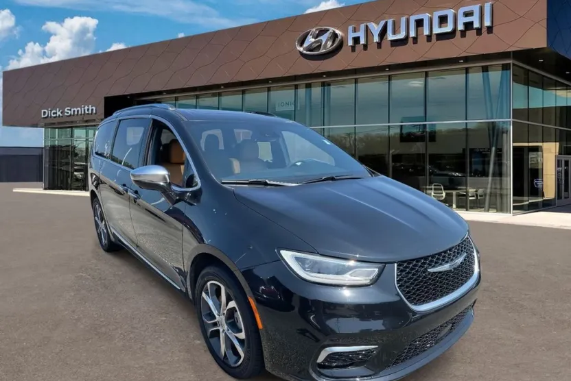 2022 Chrysler Pacifica Pinnacle photo 1