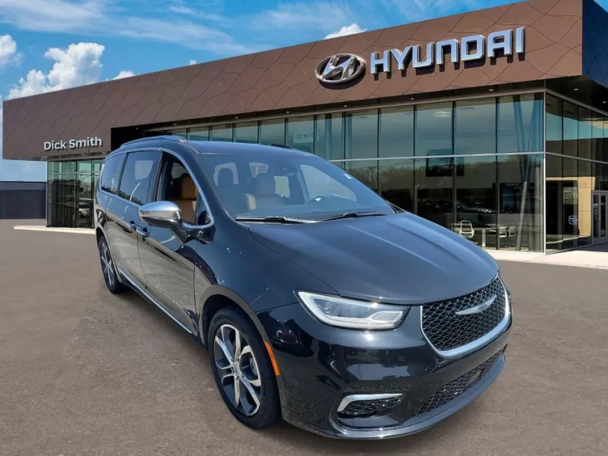 2022 Chrysler Pacifica Pinnacle photo 1