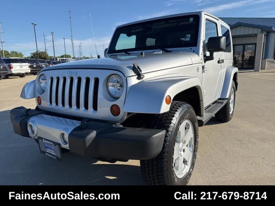 2012 Jeep Wrangler Sahara photo 2