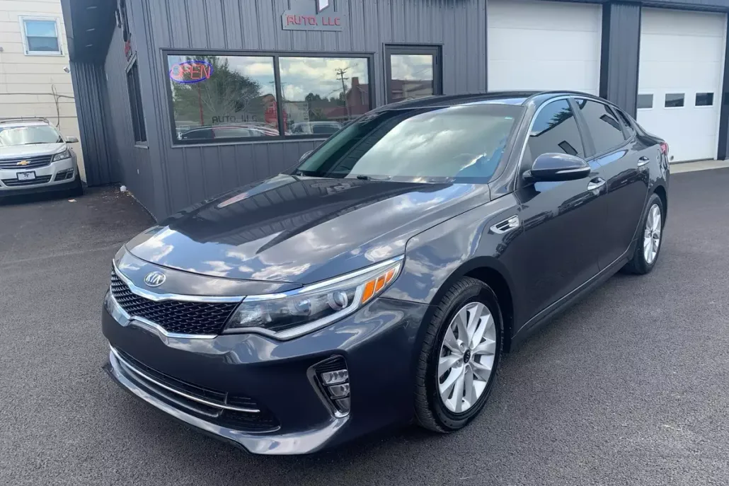 2018 Kia Optima S photo 1