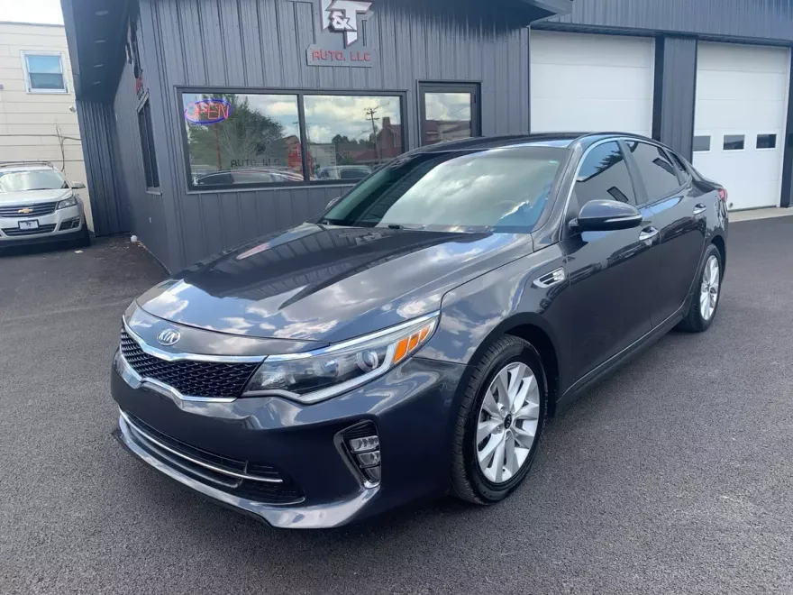 2018 Kia Optima S photo 1