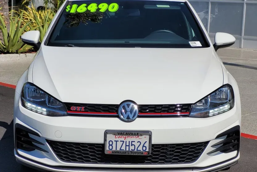2020 Volkswagen Golf GTI photo 1