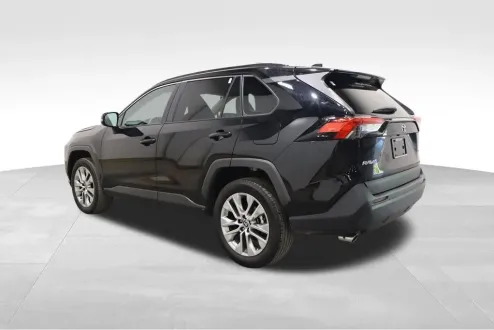 2024 Toyota RAV4 XLE Premium photo 3