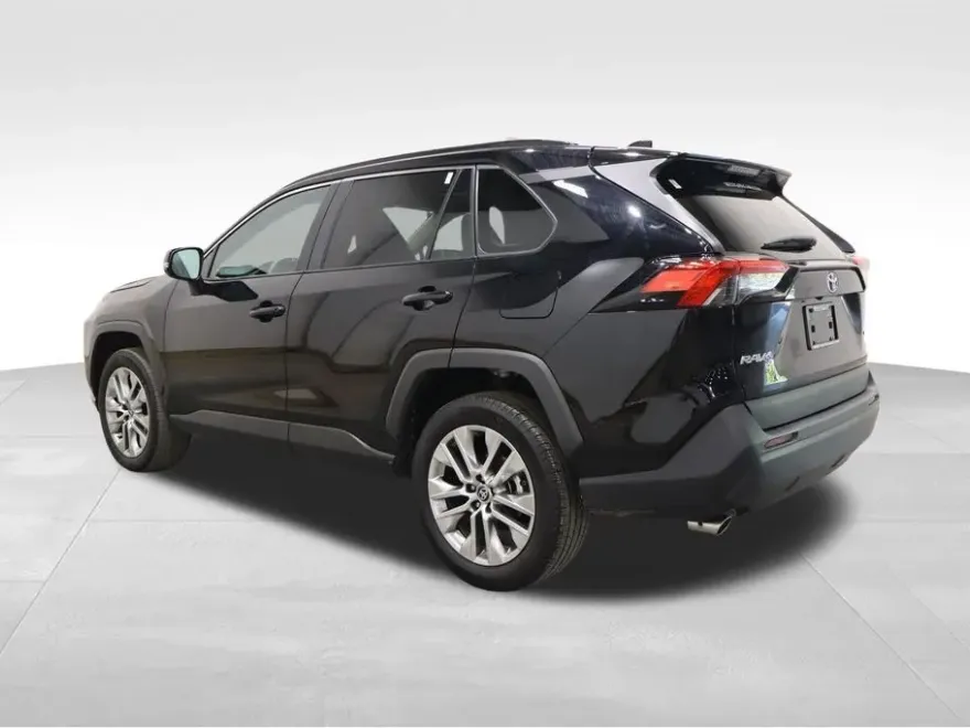 2024 Toyota RAV4 XLE Premium photo 3