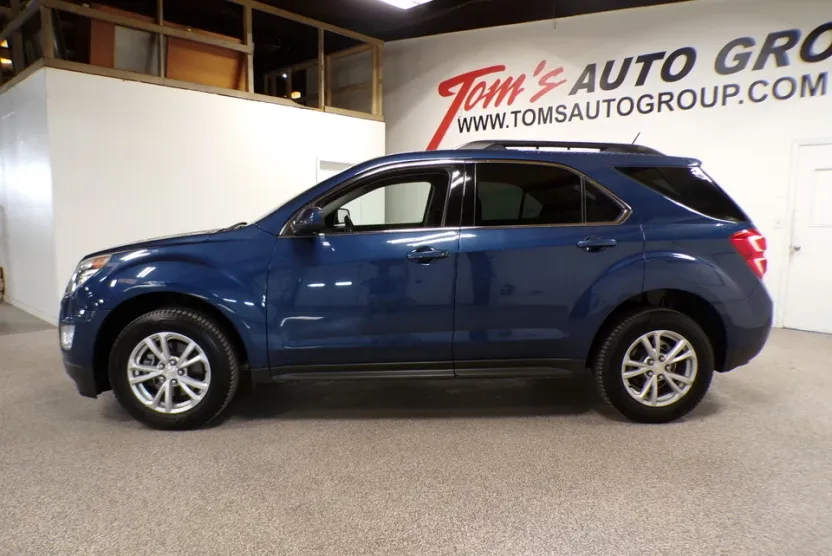 2017 Chevrolet Equinox LT photo 1