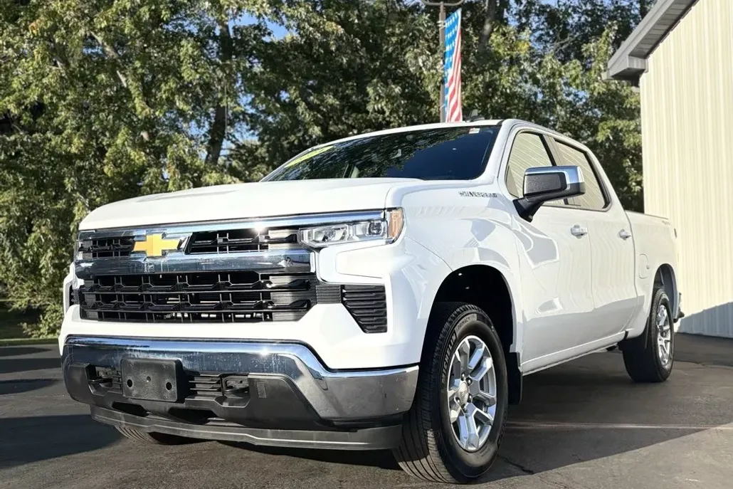 2024 Chevrolet Silverado 1500 LT photo 1