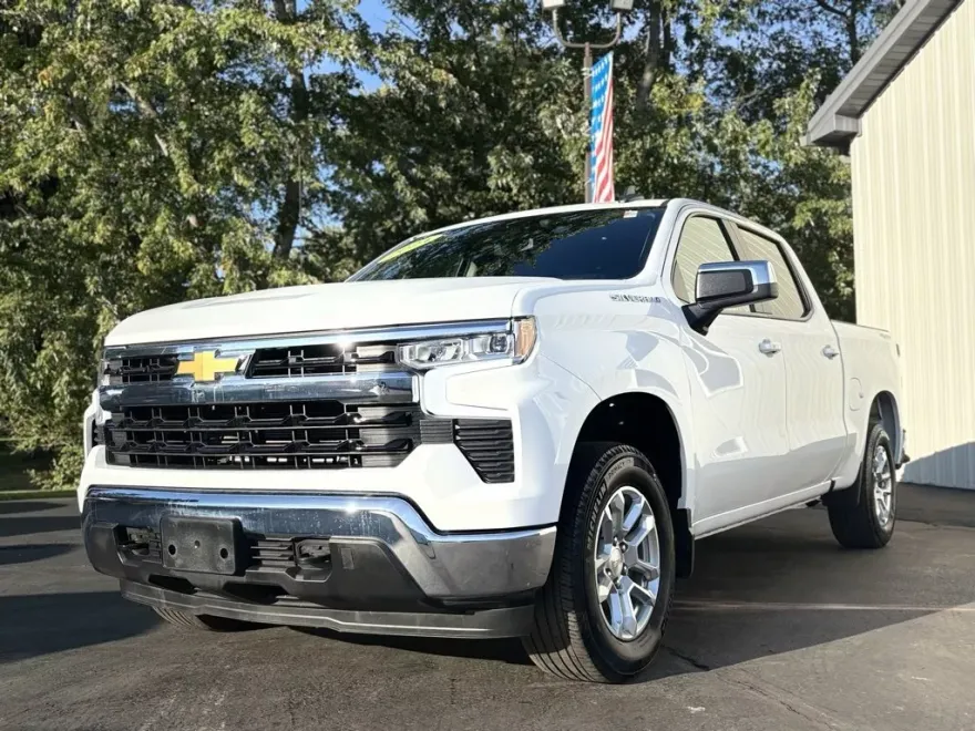 2024 Chevrolet Silverado 1500 LT photo 1