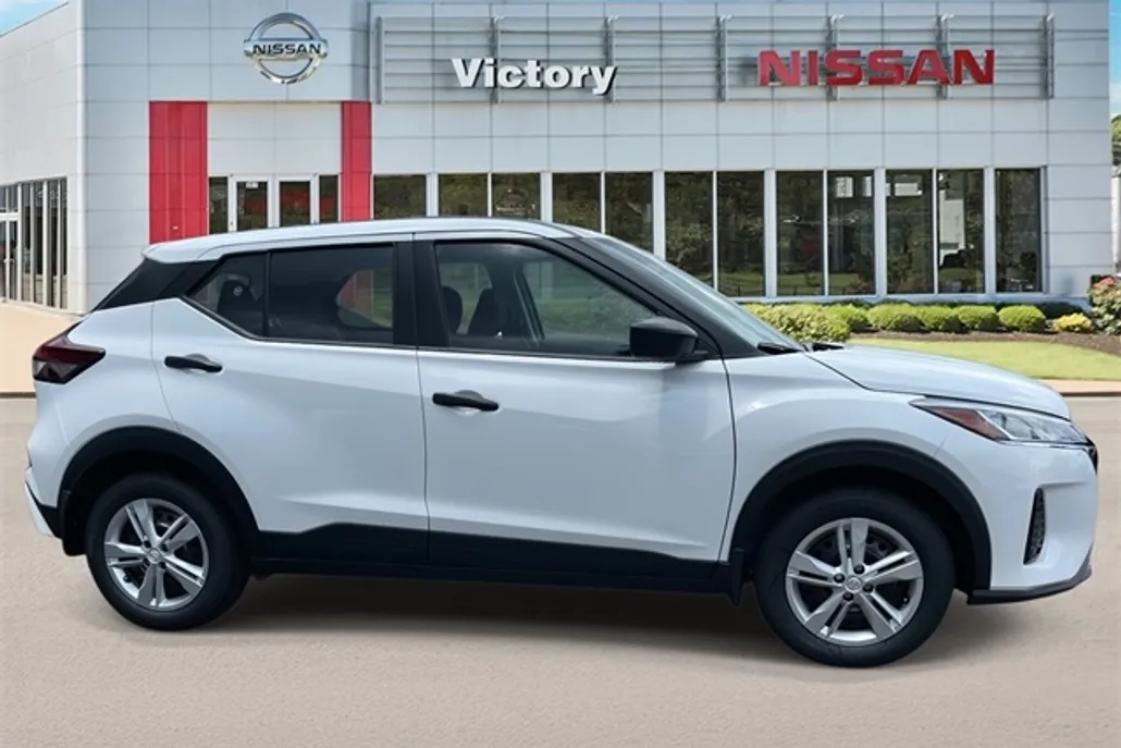2025 Nissan Kicks Play S photo 1