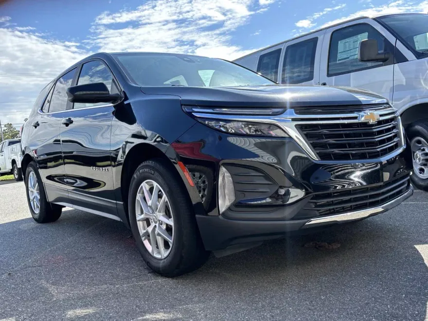 2022 Chevrolet Equinox LT photo 1
