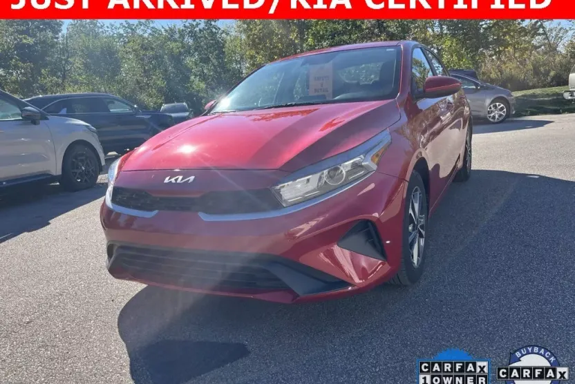 2023 Kia Forte LXS photo 1