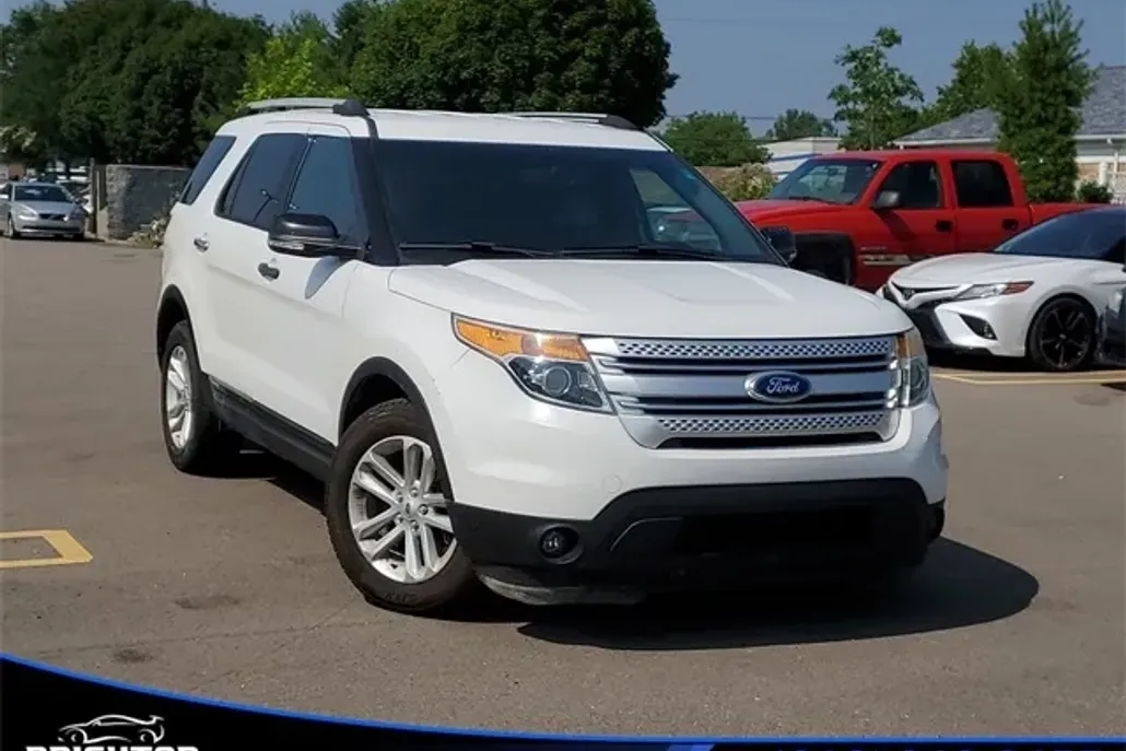 2015 Ford Explorer XLT photo 1