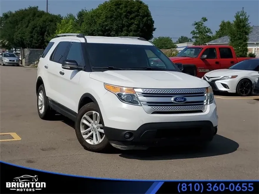 2015 Ford Explorer XLT photo 1