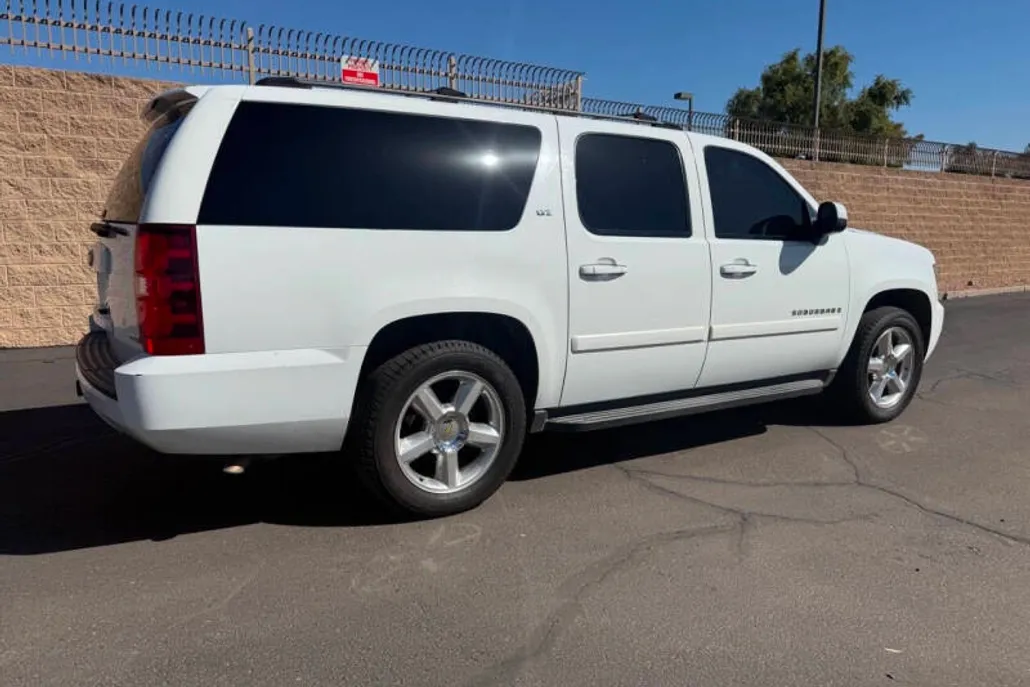 2007 Chevrolet Suburban LTZ photo 1