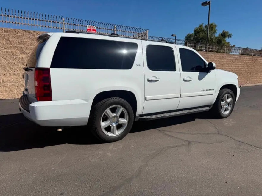2007 Chevrolet Suburban LTZ photo 1